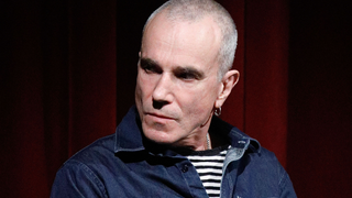 Important Photographic Evidence Has Surfaced of Daniel Day-Lewis Using a Flip Phone
